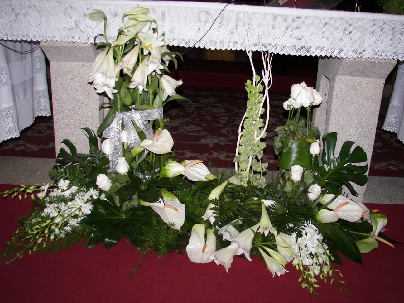 Arreglo floral para iglesia - Imagen 1