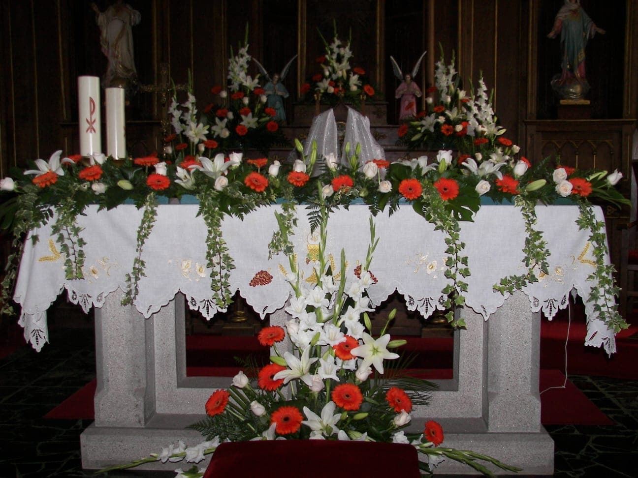 Decoración iglesia tonos rojos - Imagen 1