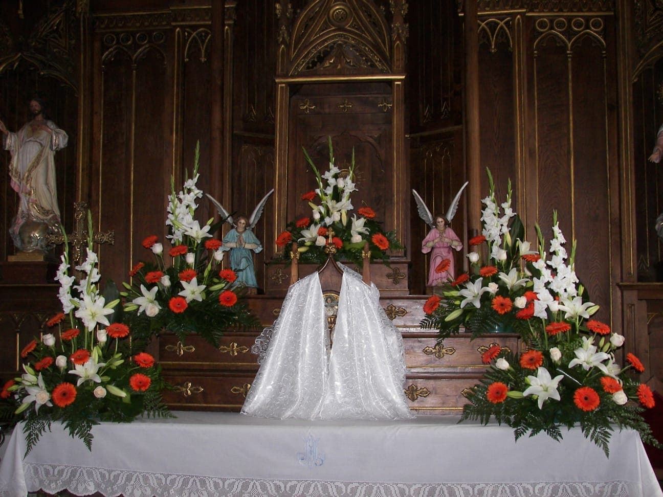 Decoración iglesia tonos rojos - Imagen 2