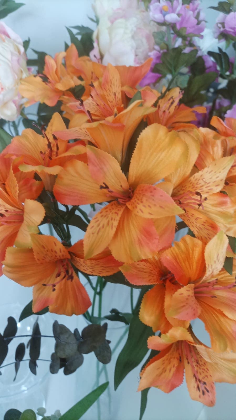 Flor de tela tonos anaranjados - Imagen 1